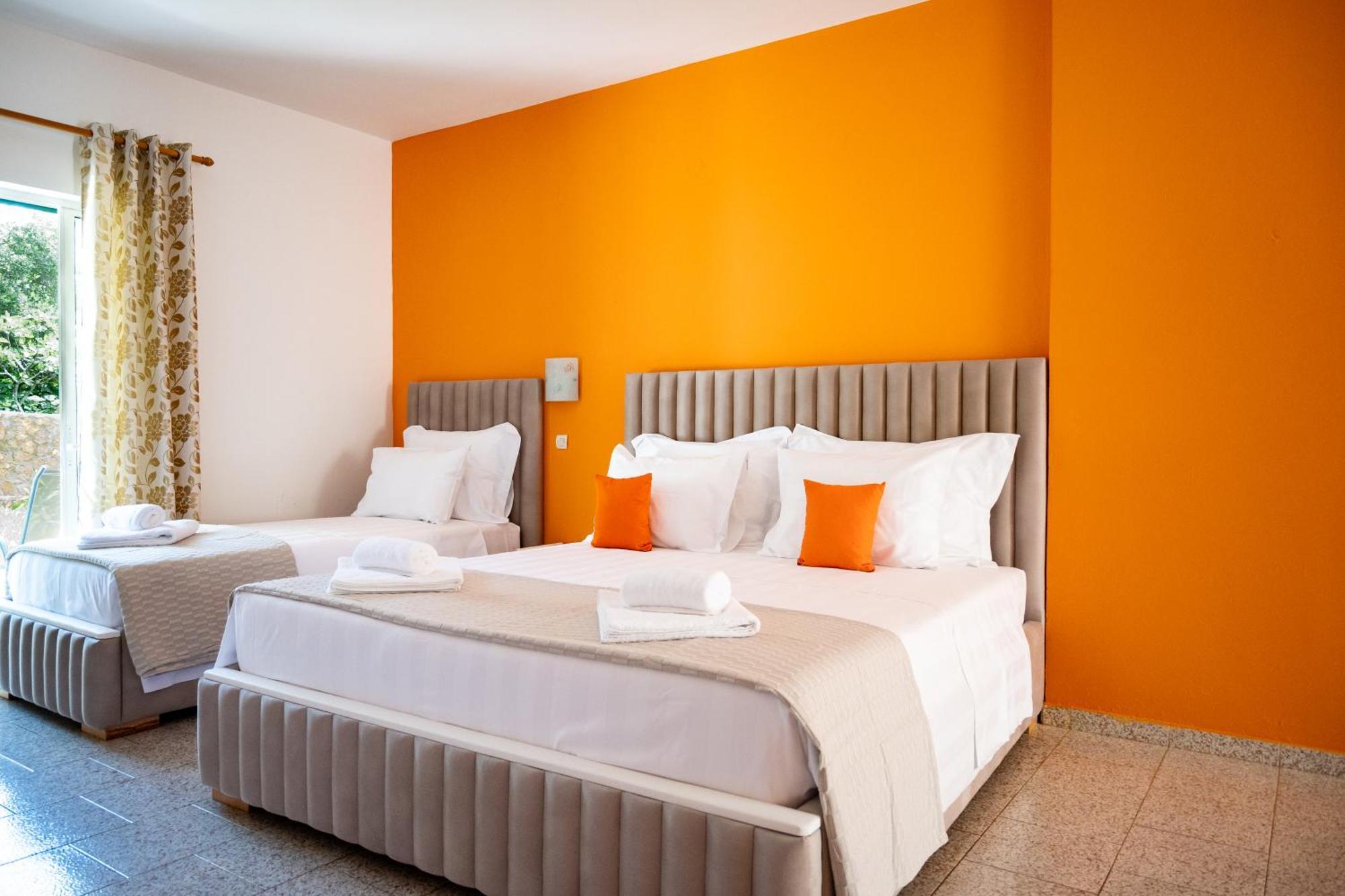 Crystal Blue Hotel, בארבאטי מראה חיצוני תמונה
