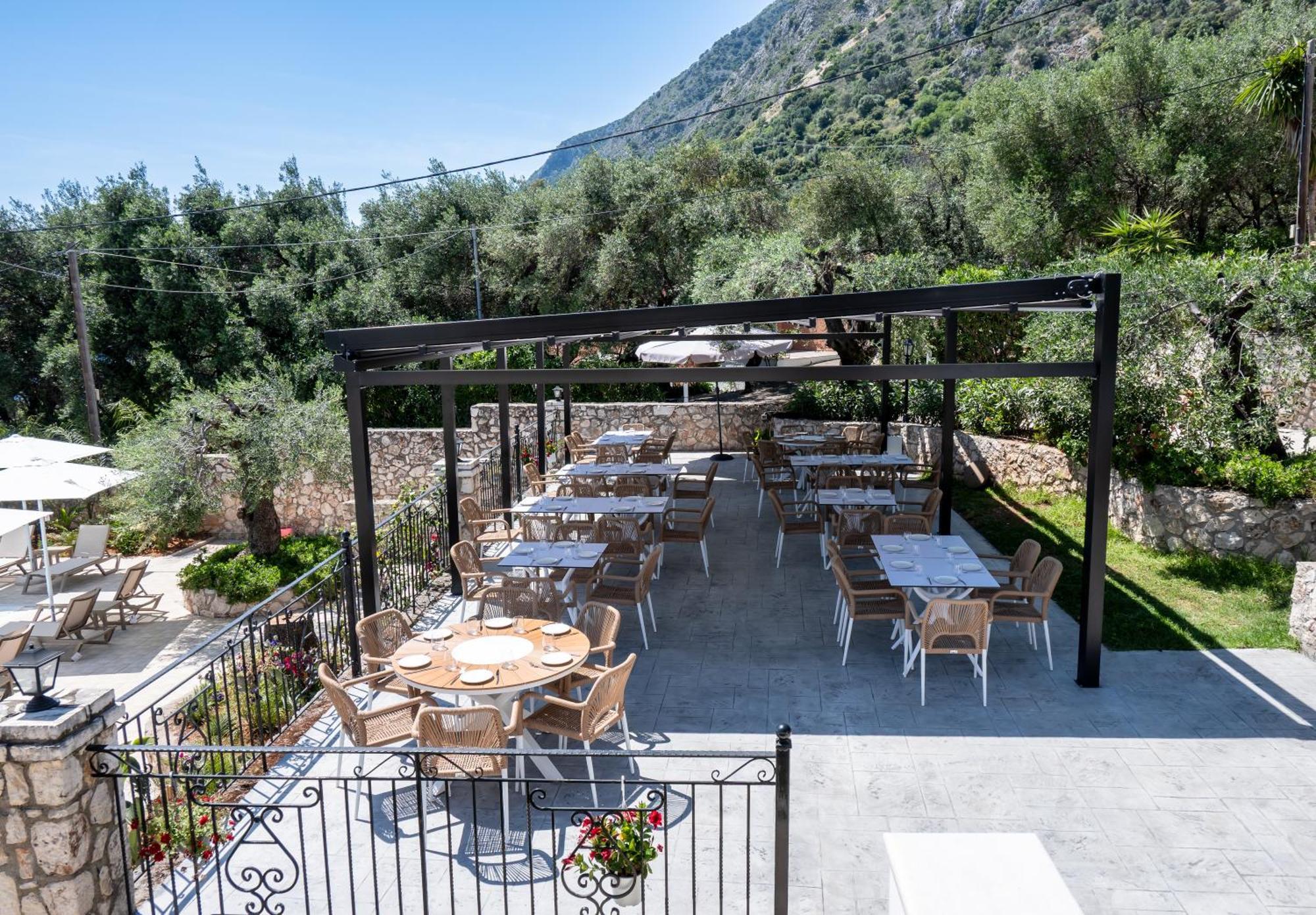 Crystal Blue Hotel, בארבאטי מראה חיצוני תמונה