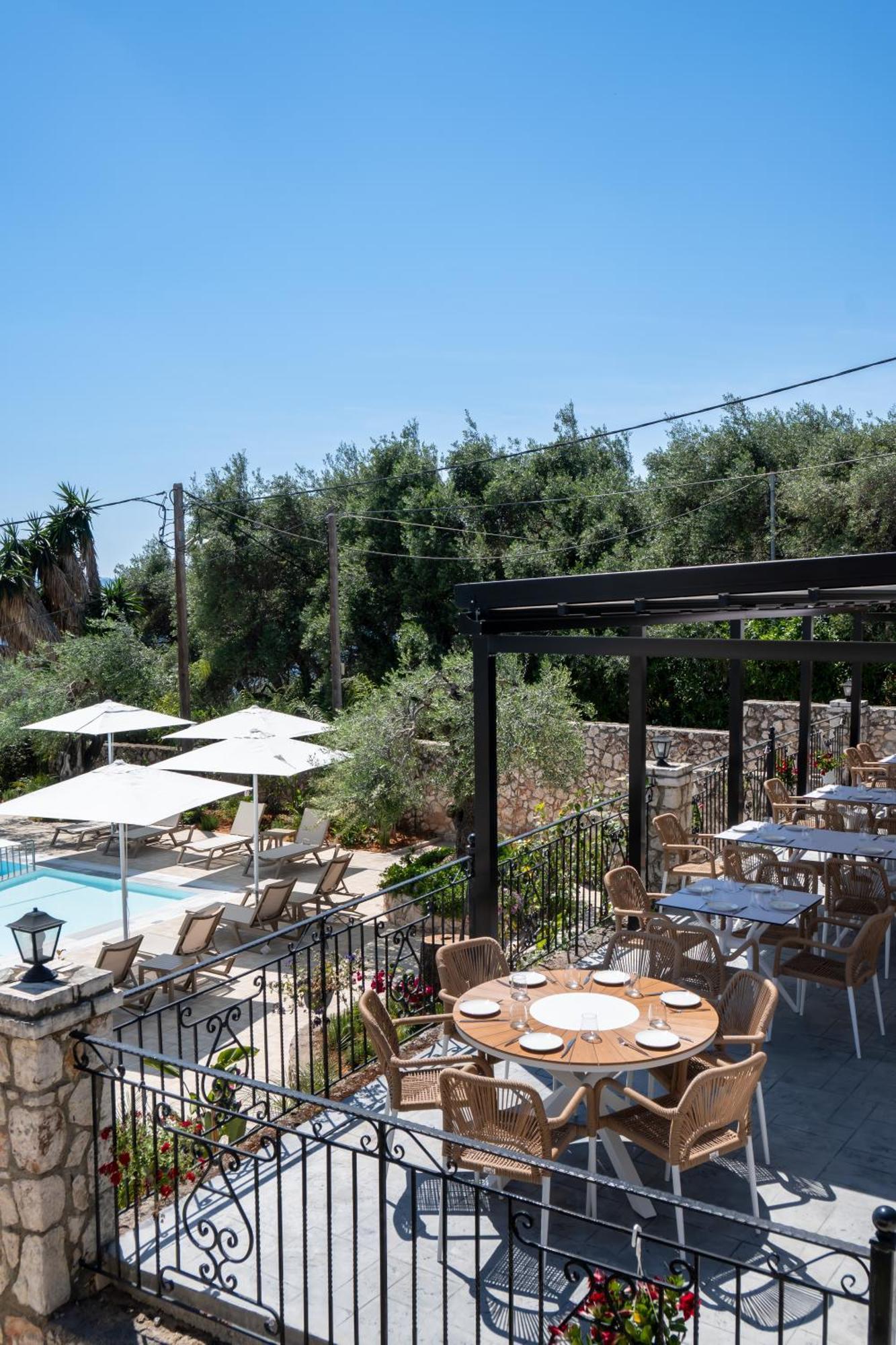 Crystal Blue Hotel, בארבאטי מראה חיצוני תמונה