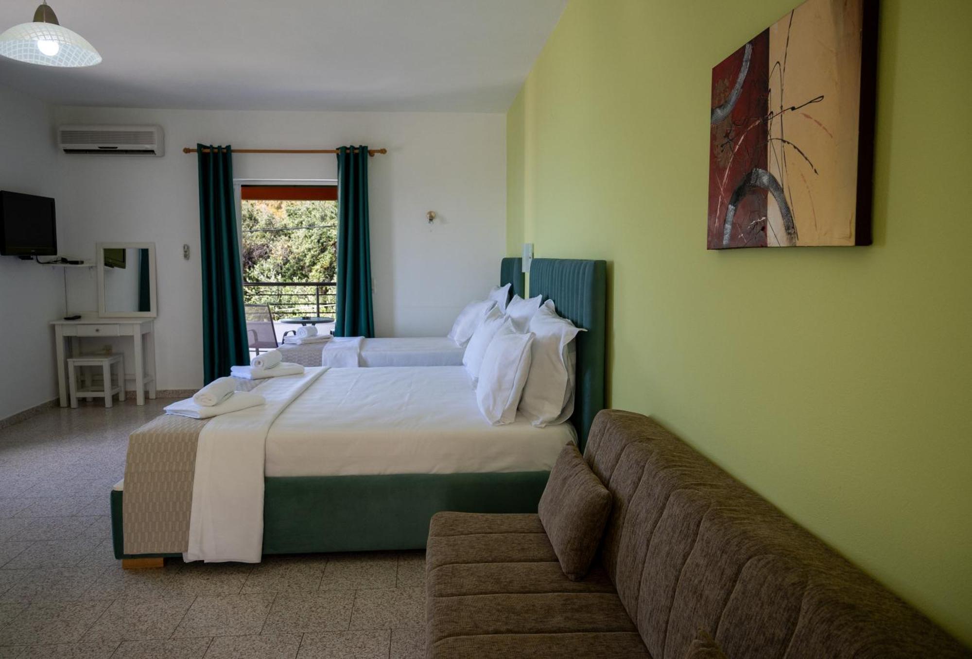 Crystal Blue Hotel, בארבאטי מראה חיצוני תמונה