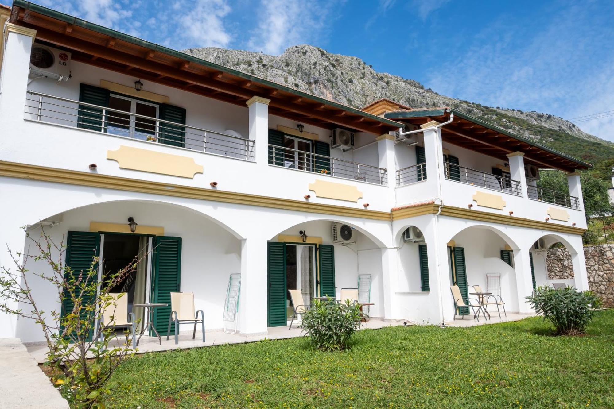 Crystal Blue Hotel, בארבאטי מראה חיצוני תמונה