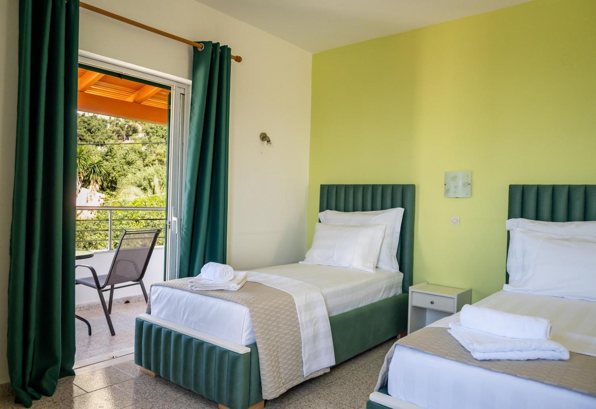 Crystal Blue Hotel, בארבאטי מראה חיצוני תמונה