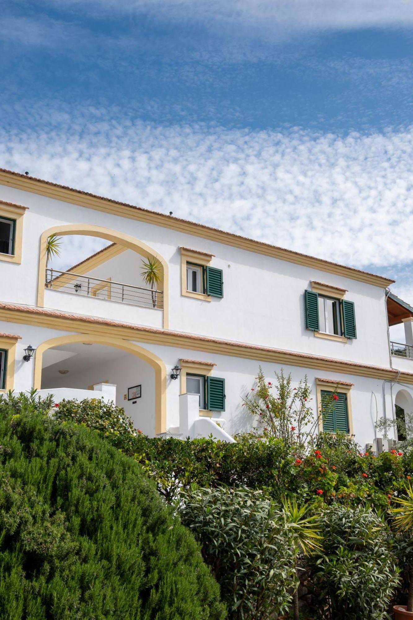 Crystal Blue Hotel, בארבאטי מראה חיצוני תמונה