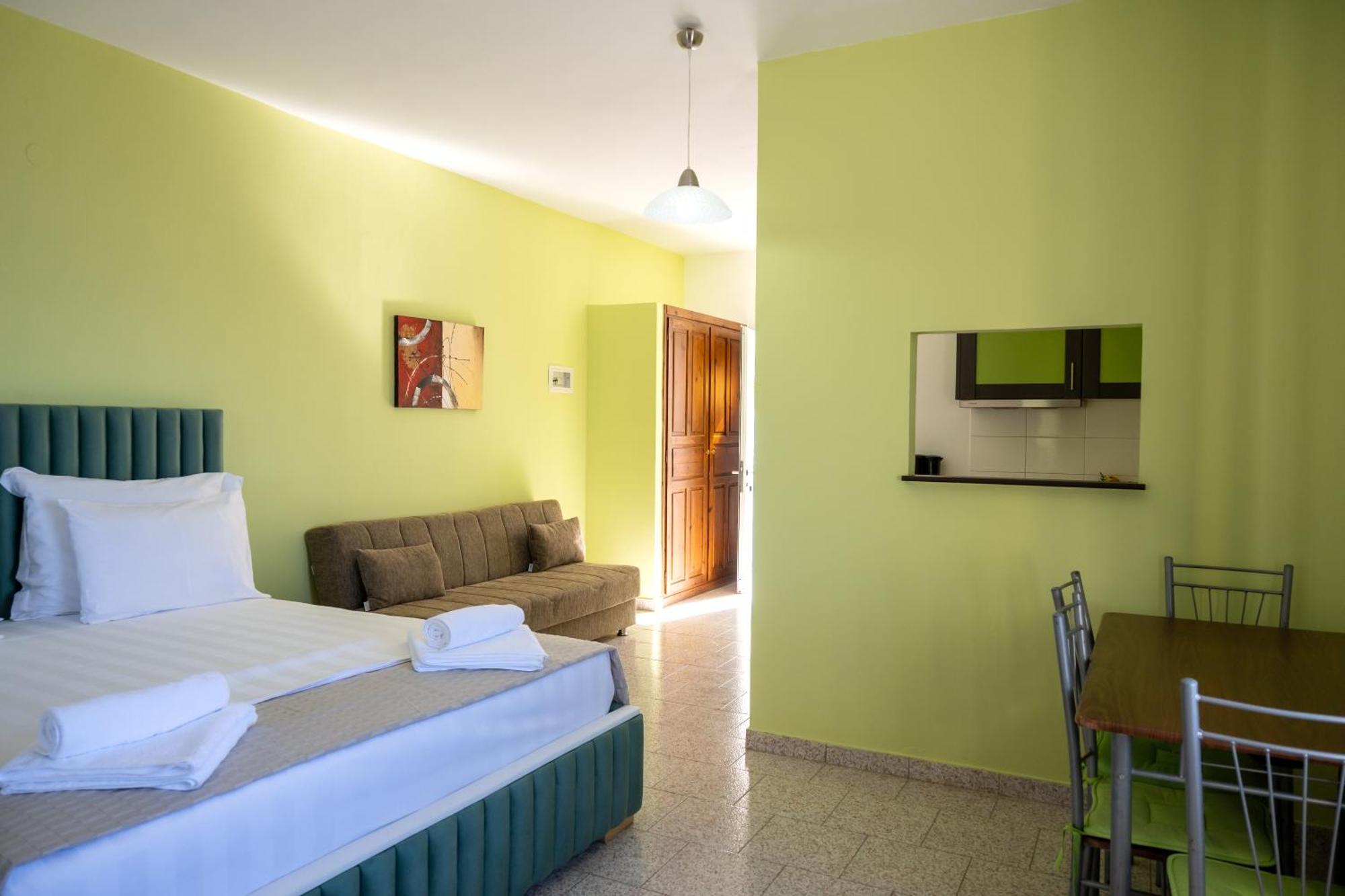 Crystal Blue Hotel, בארבאטי מראה חיצוני תמונה