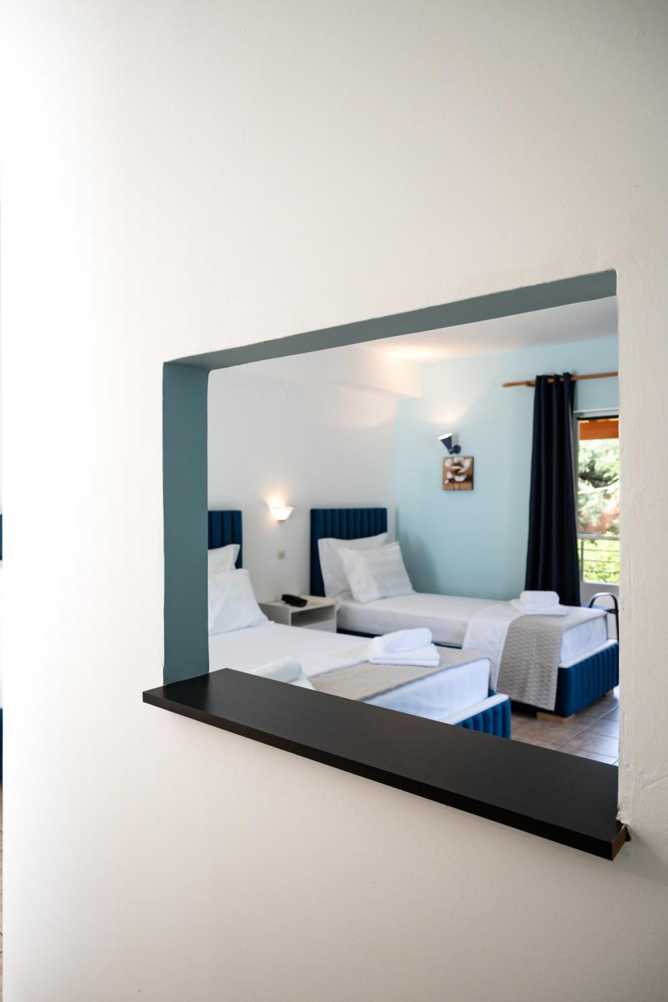 Crystal Blue Hotel, בארבאטי מראה חיצוני תמונה