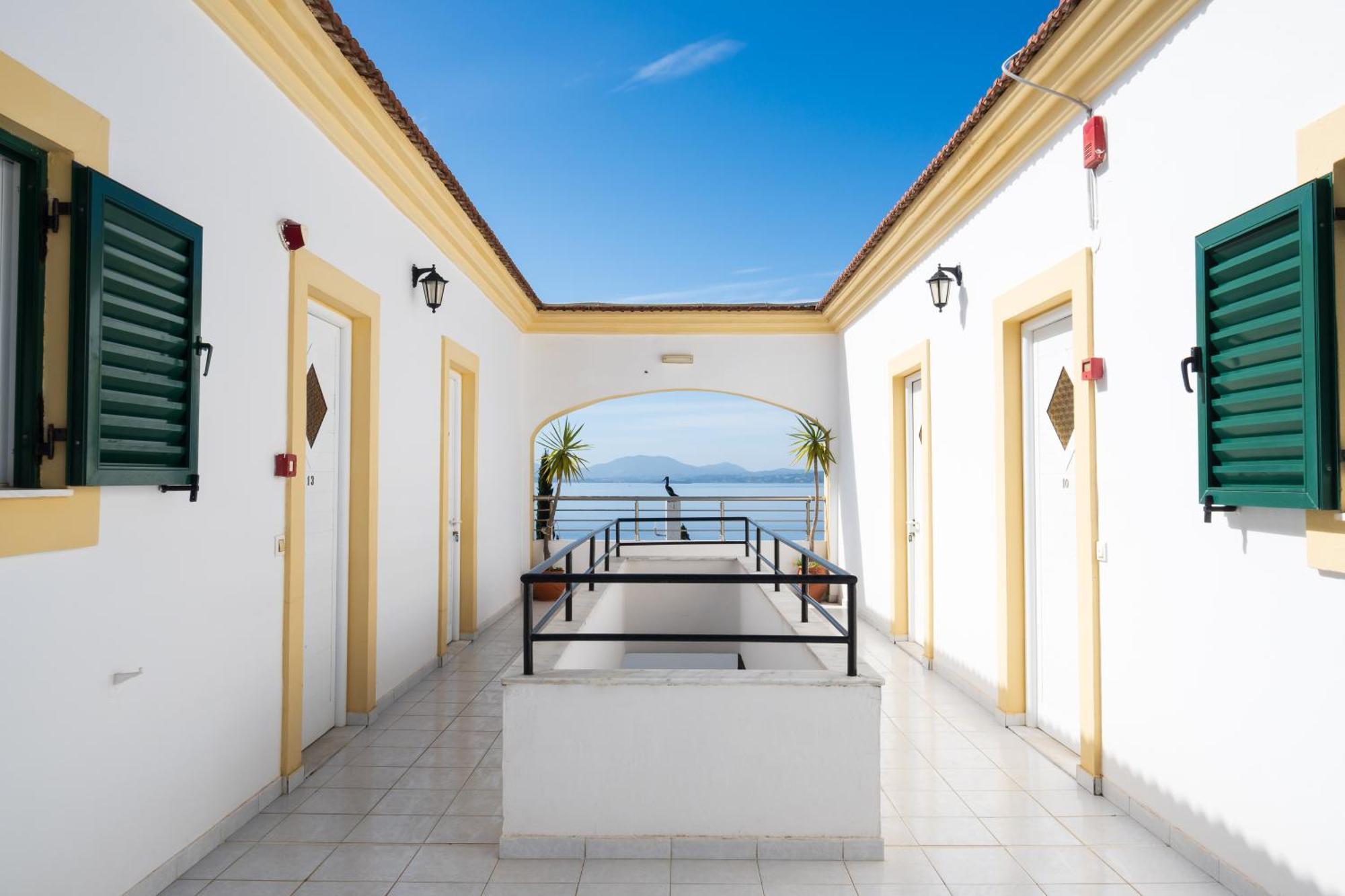 Crystal Blue Hotel, בארבאטי מראה חיצוני תמונה
