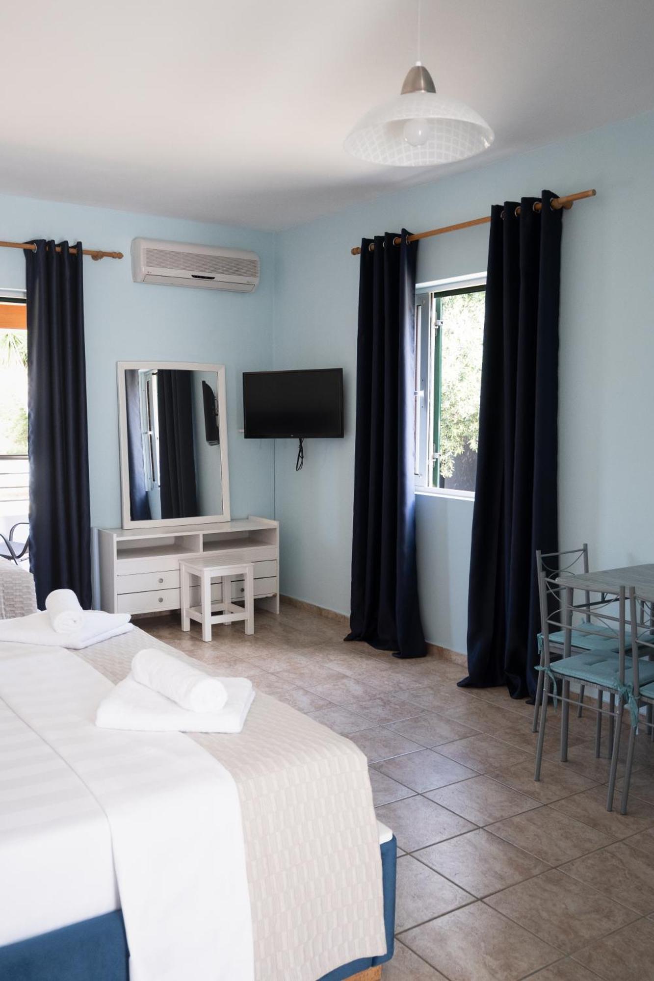Crystal Blue Hotel, בארבאטי מראה חיצוני תמונה